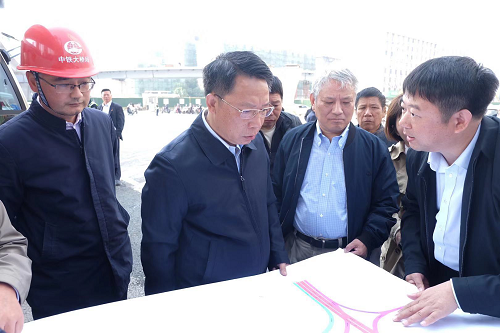 资阳市委副书记、市长刘建洋视察洪都大路急剧化刷新工程